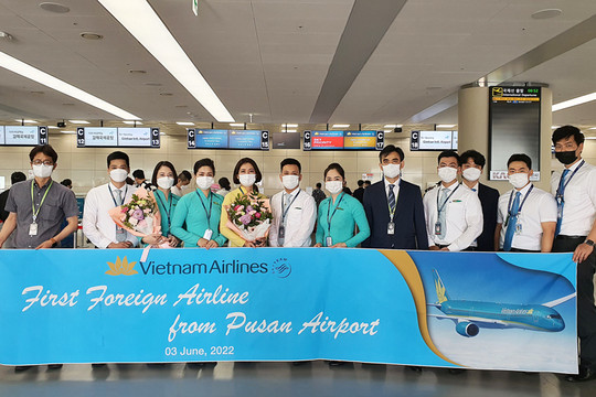 Vietnam Airlines là hãng hàng không quốc tế đầu tiên đến Busan sau đại dịch