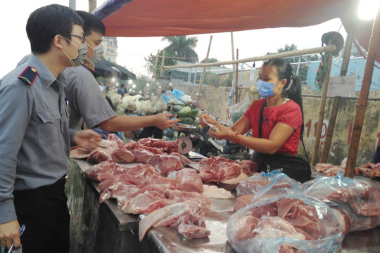 Bất cập trong kiểm soát thực phẩm tại chợ