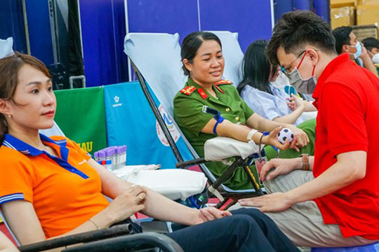 Phấn đấu tiếp nhận 120.000 đơn vị máu qua Chương trình hành trình đỏ