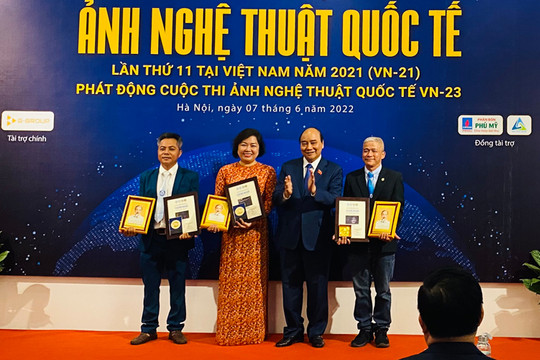 Trao giải và khai mạc triển lãm Ảnh nghệ thuật quốc tế lần thứ 11 tại Việt Nam