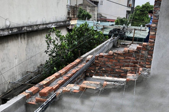 Yêu cầu huyện Phú Xuyên xử lý dứt điểm công trình xây dựng ảnh hưởng an toàn chạy tàu
