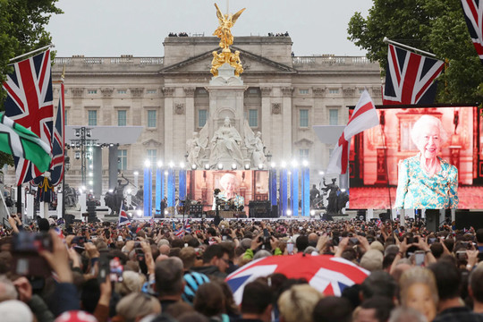 Đại lễ Bạch kim kỷ niệm 70 năm trị vì của Nữ hoàng Elizabeth II: Biểu tượng không thể thay thế của nước Anh