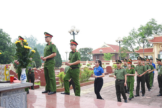Đoàn Thanh niên Công an thành phố Hà Nội ra quân chiến dịch hè tình nguyện