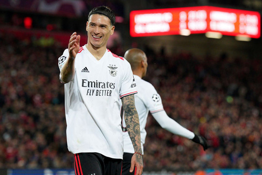 Benfica bán tài năng trẻ với giá kỷ lục