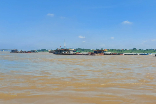 Mưa to, hồ thủy điện xả lũ, mực nước sông Hà Nội lên nhanh