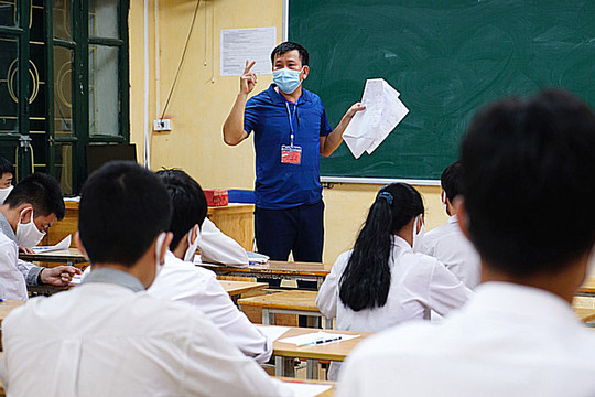 Hà Nội: Phòng thi lớp 10 được bật điều hòa, thí sinh đeo khẩu trang