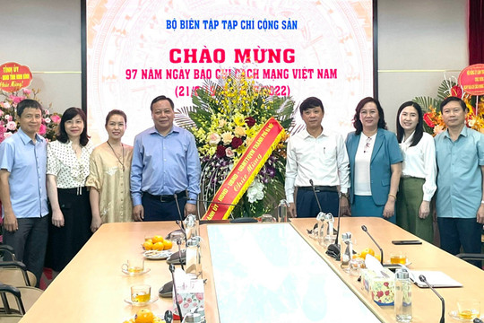 Lãnh đạo thành phố Hà Nội chúc mừng Ban Tuyên giáo Trung ương và các cơ quan báo chí