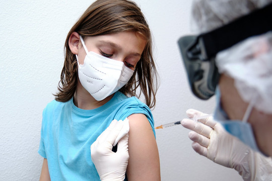 Mỹ bắt đầu tiêm vắc xin phòng Covid-19 cho trẻ từ 6 tháng tới 5 tuổi
