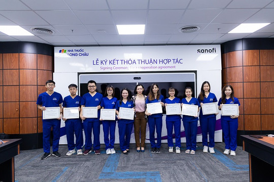 FPT Long Châu gây ấn tượng mạnh với gần 300 dược sĩ nhận chứng chỉ CPR từ Sanofi