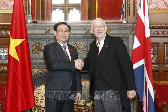 Chủ tịch Hạ viện Anh đón tiếp và hội đàm với Chủ tịch Quốc hội Vương Đình Huệ
