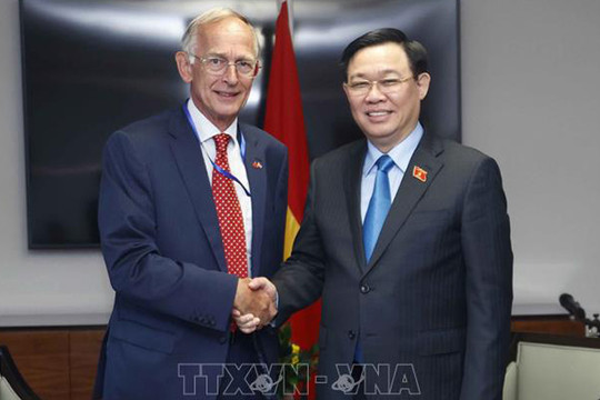 Chủ tịch Quốc hội Vương Đình Huệ tiếp Chủ tịch Mạng lưới Hữu nghị Việt Nam - Anh