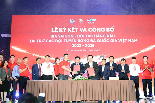 Bóng đá Việt Nam tiếp tục nhận được tài trợ lớn trong 3 năm