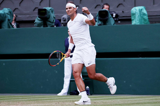 Rafael Nadal giành vé tứ kết Wimbledon 2022