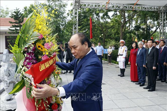 Chủ tịch nước Nguyễn Xuân Phúc dự Lễ kỷ niệm 110 năm Ngày sinh Tổng Bí thư Nguyễn Văn Cừ