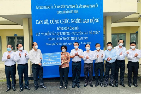 Cán bộ, công chức thành phố Hồ Chí Minh ủng hộ quỹ Vì biển đảo gần 540 triệu đồng