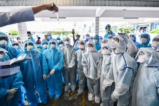 Thành phố Hồ Chí Minh sẽ chuyển Giấy khen và tiền thưởng cho nhân viên y tế chống dịch Covid-19 trong tuần này