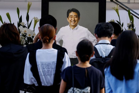 Người dân xếp hàng dài tiễn đưa cố Thủ tướng Nhật Bản Abe Shinzo