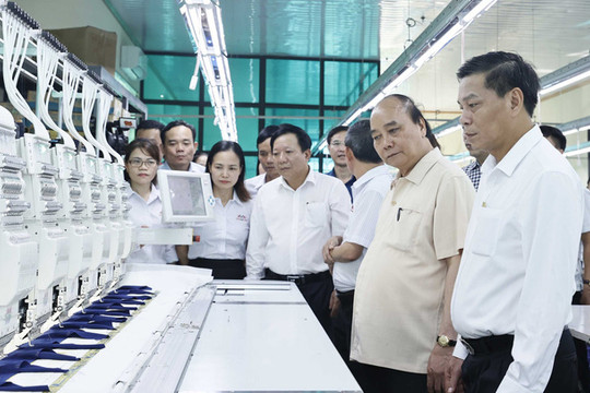Chủ tịch nước thăm mô hình sản xuất kinh doanh dệt may hiệu quả tại Hải Phòng