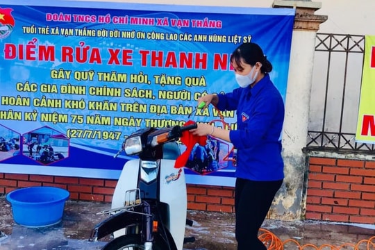 Người trẻ góp sức xoa dịu vết thương chiến tranh Bài 2: Điểm rửa xe của Đoàn, gây quỹ tặng gia đình có công