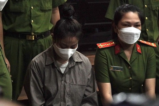 Vụ bé gái 8 tuổi bị bạo hành tử vong: Hoãn phiên tòa, trả hồ sơ để giám định lại thương tích