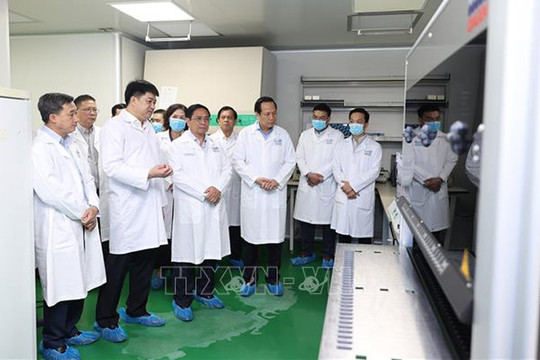 Thủ tướng Phạm Minh Chính làm việc với các đơn vị giám định ADN hài cốt liệt sĩ