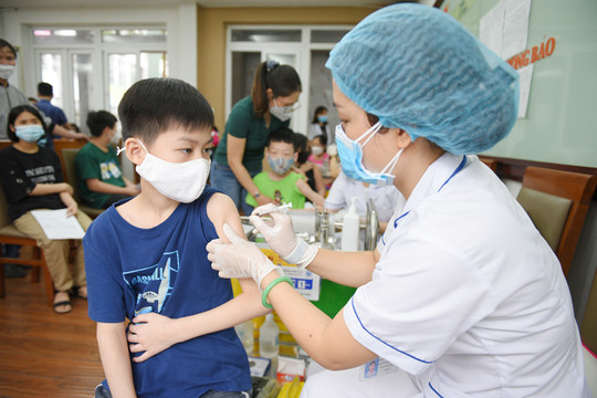 Tỷ lệ tiêm mũi 4 và cho trẻ còn thấp, Hà Nội vận động tiêm vắc xin đến từng địa bàn dân cư