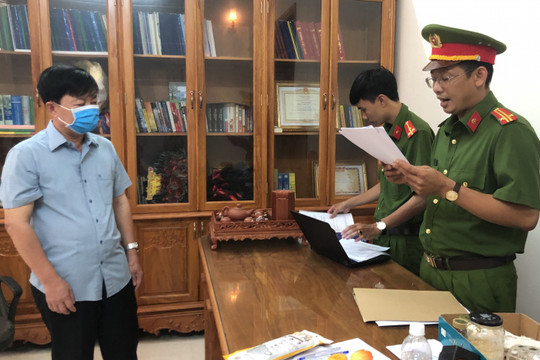 Bắt tạm giam Giám đốc CDC tỉnh Cà Mau và hai đồng phạm liên quan đến Công ty Việt Á