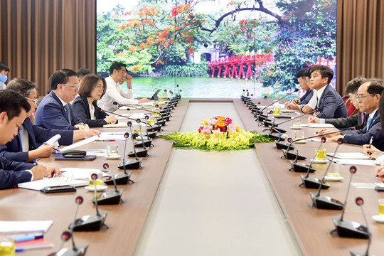 Bí thư Thành ủy Hà Nội Đinh Tiến Dũng tiếp Đại sứ Hàn Quốc tại Việt Nam