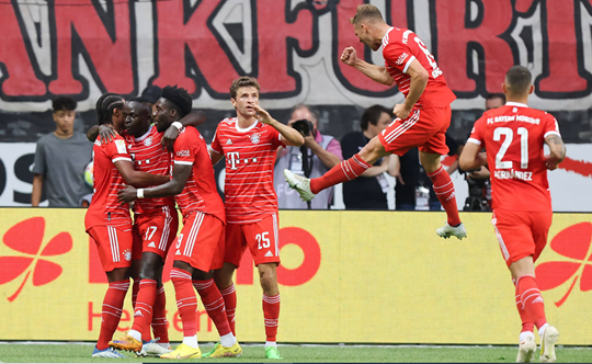 Bayern ''hủy diệt'' Eintracht Frankfurt trong ngày ra quân Bundesliga