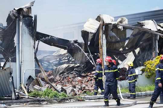 Vụ cháy nhà xưởng tại Khu công nghiệp Quang Minh: Không có người mắc kẹt trong đám cháy