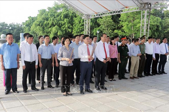 Dâng hương tưởng niệm 101 năm Ngày sinh đồng chí Lê Quang Đạo