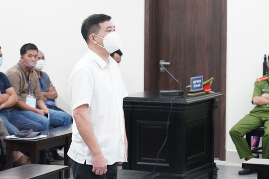 Nguyên Trưởng Công an quận Tây Hồ Phùng Anh Lê bị đề nghị mức án 9-10 năm tù