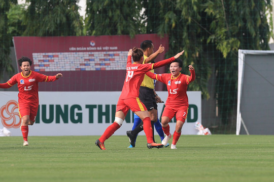 Đội Hà Nội I gặp đội thành phố Hồ Chí Minh I tại chung kết Giải bóng đá nữ cúp quốc gia