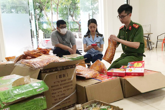 Ngăn chặn hơn 2.000 bánh Trung thu nhập lậu chuẩn bị tuồn ra thị trường