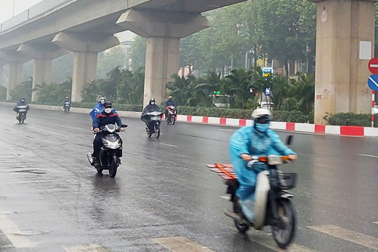 Hà Nội mưa rất to, đề phòng úng ngập đô thị