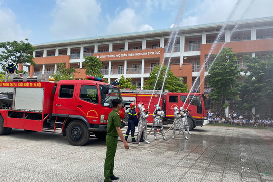 Huyện Thanh Trì: Tập huấn phòng cháy, chữa cháy cho 300 cán bộ ngành Giáo dục