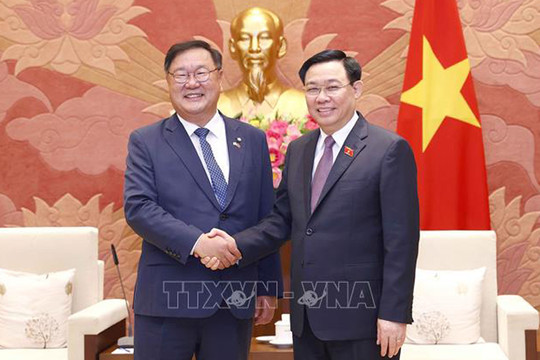 Chủ tịch Quốc hội Vương Đình Huệ tiếp Chủ tịch Nhóm nghị sĩ hữu nghị Hàn Quốc - Việt Nam