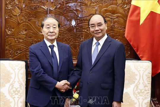 Chủ tịch nước Nguyễn Xuân Phúc tiếp nguyên Chủ tịch Hội Hữu nghị Việt Nam -  Hàn Quốc