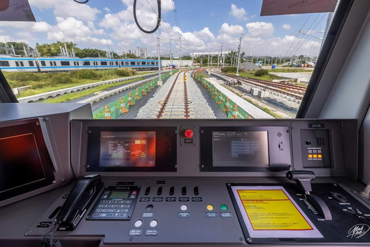 Lần đầu tiên chạy thử đoàn tàu metro số 1 Bến Thành - Suối Tiên