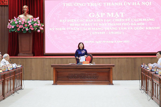 Thường trực Thành ủy Hà Nội gặp mặt đại diện các Ban liên lạc chiến sĩ cách mạng bị địch bắt tù đày
