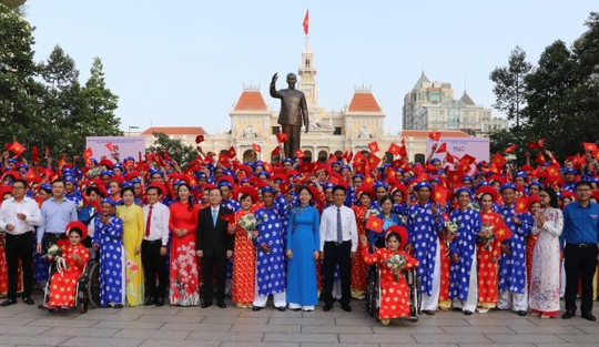 Hạnh phúc ngập tràn trong Lễ cưới tập thể cho 100 cặp vợ chồng tại thành phố Hồ Chí Minh