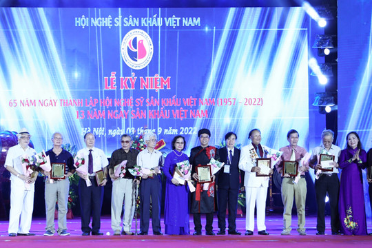 Nỗ lực cống hiến phát triển sân khấu Việt Nam thời kỳ hội nhập