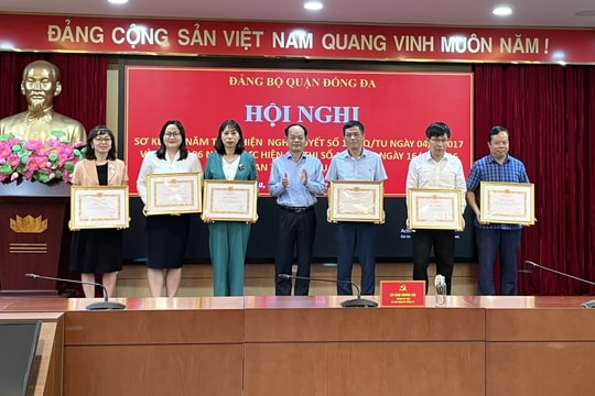 Quận Đống Đa: Khen thưởng 20 tập thể thực hiện tốt Nghị quyết số 15-NQ/TU, Chỉ thị số 15-CT/TU