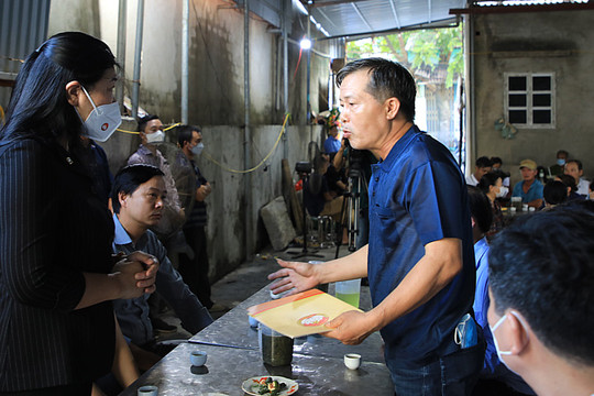 Chủ tịch Ủy ban Mặt trận Tổ quốc Việt Nam thành phố thăm, động viên gia đình nạn nhân vụ cháy tại Thanh Oai