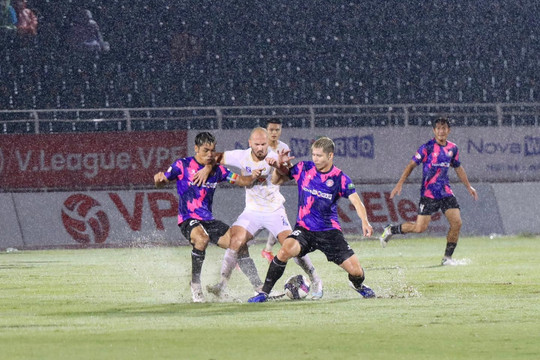 May mắn thoát thua trước Sài Gòn FC, Hà Nội FC duy trì ngôi đầu V-League
