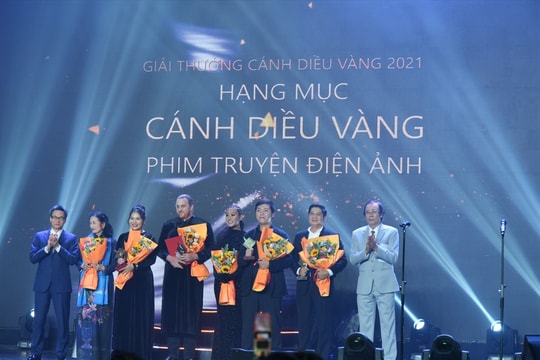 Cánh diều vàng 2021 gọi tên phim "Đêm tối rực rỡ"