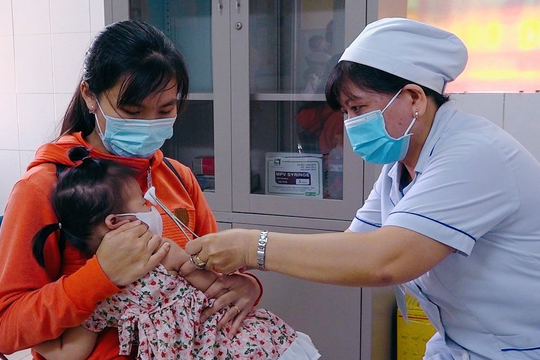 Thành phố Hồ Chí Minh thiếu cục bộ một số loại vắc xin miễn phí và dịch vụ