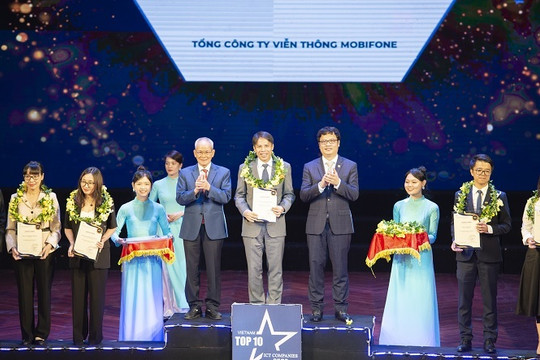 MobiFone nhận “mưa giải thưởng” Top 10 doanh nghiệp công nghệ thông tin Việt Nam