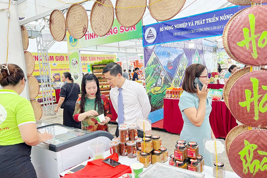 200 gian hàng tham gia Hội chợ triển lãm nông nghiệp quốc tế lần thứ 22