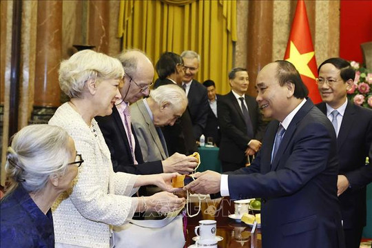 Chủ tịch nước Nguyễn Xuân Phúc tiếp các nhà khoa học quốc tế